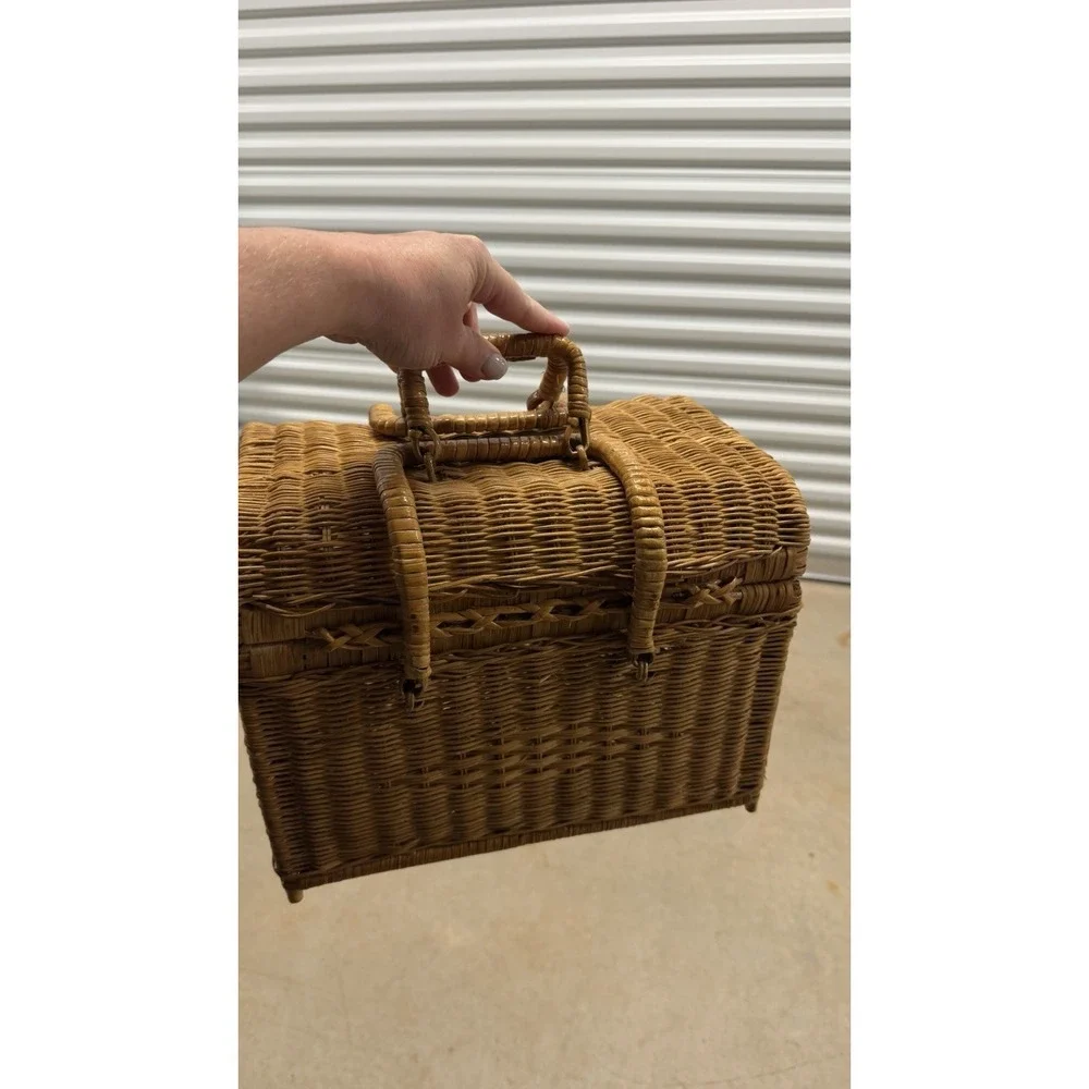 Vtg Large Wicker Basket Double Hinged Handles Sewing Basket,Picnic, crafts 12